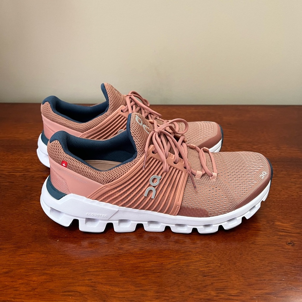 On Women’s Cloudswift Size 9
